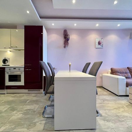 Апартамент Чаролит / Apartment Charoite Burgas Exteriör bild