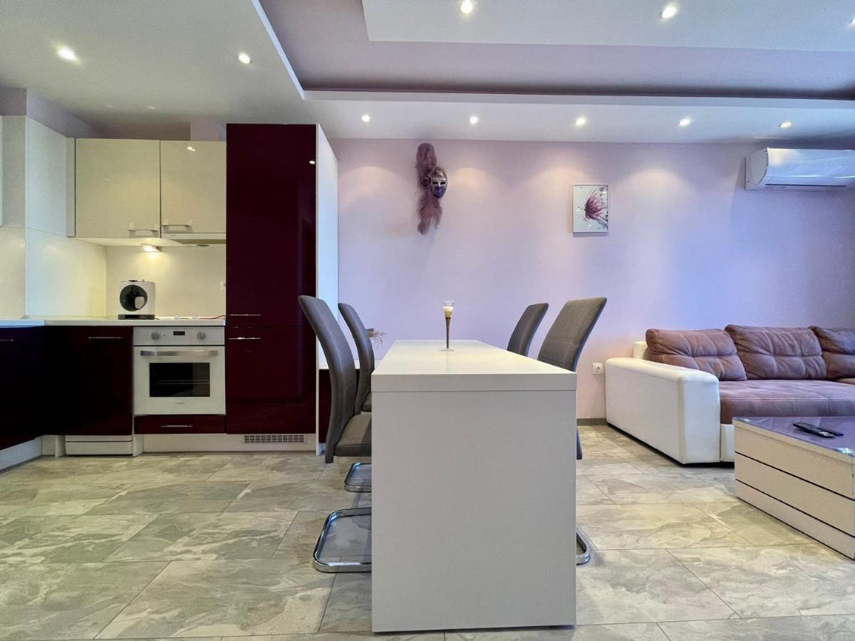 Апартамент Чаролит / Apartment Charoite Burgas Exteriör bild